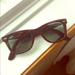 RayBans RB2140 50-22 Wayfarer in Tortoise color